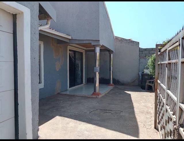 3 BEDROOM HOUSE FOR SALE IN PROTEA GLEN EXT